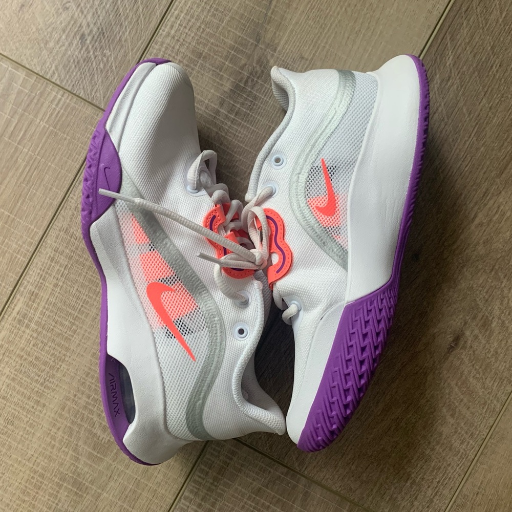 brand new girls nike tennis court shoes